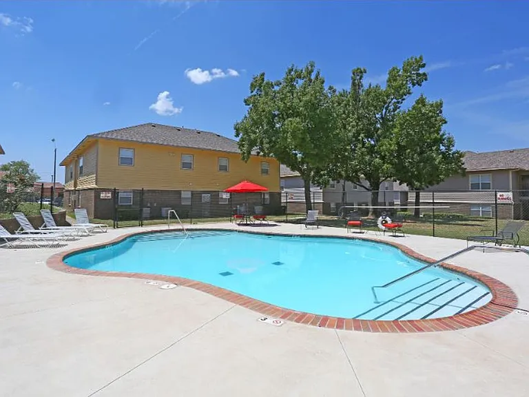Preston Square Apartments - Now Offering $200 Off Move-In Costs! — Photo 18