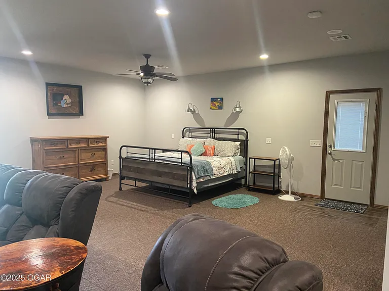 1102 N Anderson Ave — Photo 4
