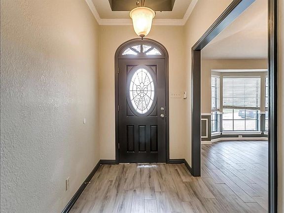 2nd image of 2207 Creekview