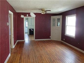 3rd image of 805 E Peoria St