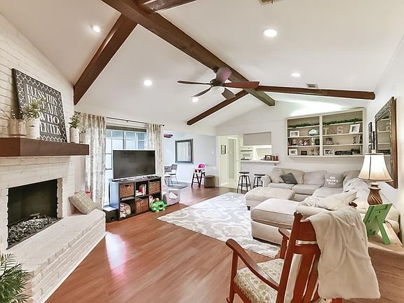 3rd image of 8307 Braesdale Ln
