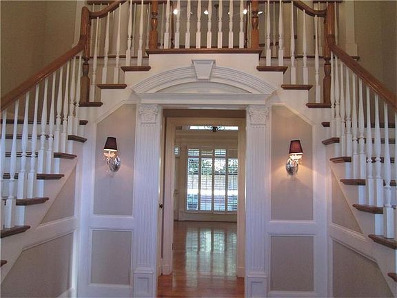 2nd image of 4335 Edgemere Dr