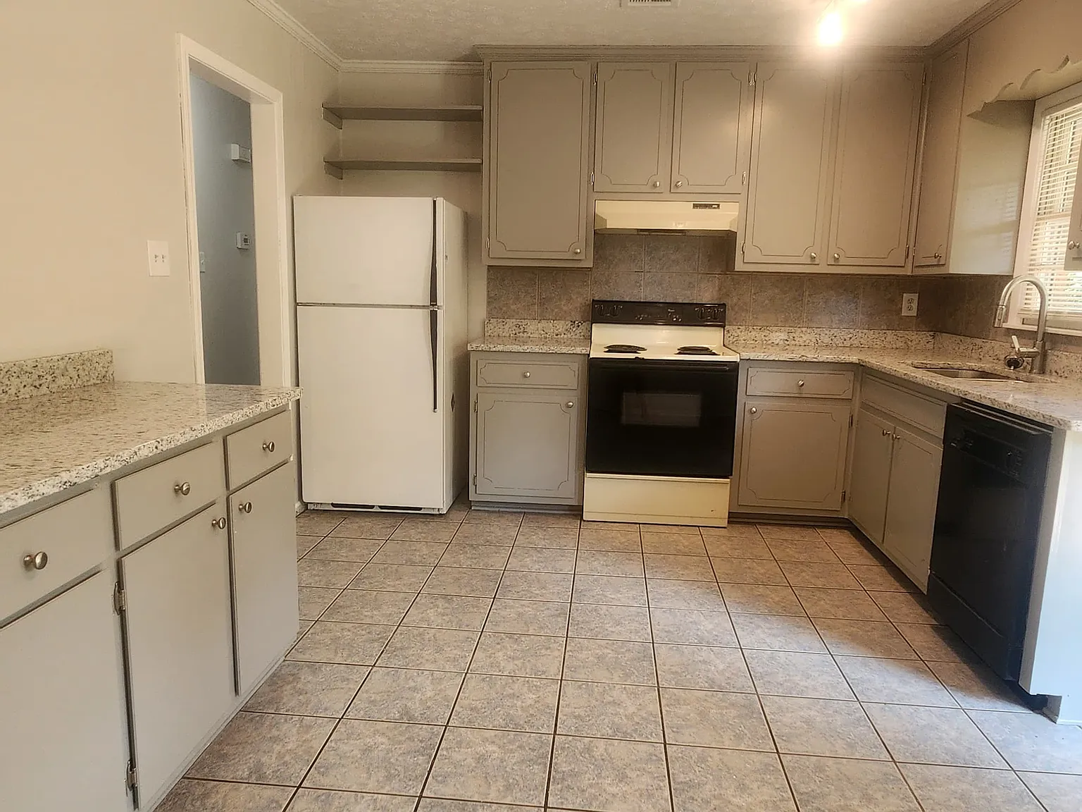 3 bed, 1179 sqft, $1,395 — Photo 3