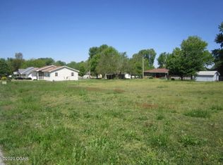 1306 E 17th St, Lamar, MO 64759