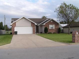 563 Birchwood Rd, Marshfield, MO 65706