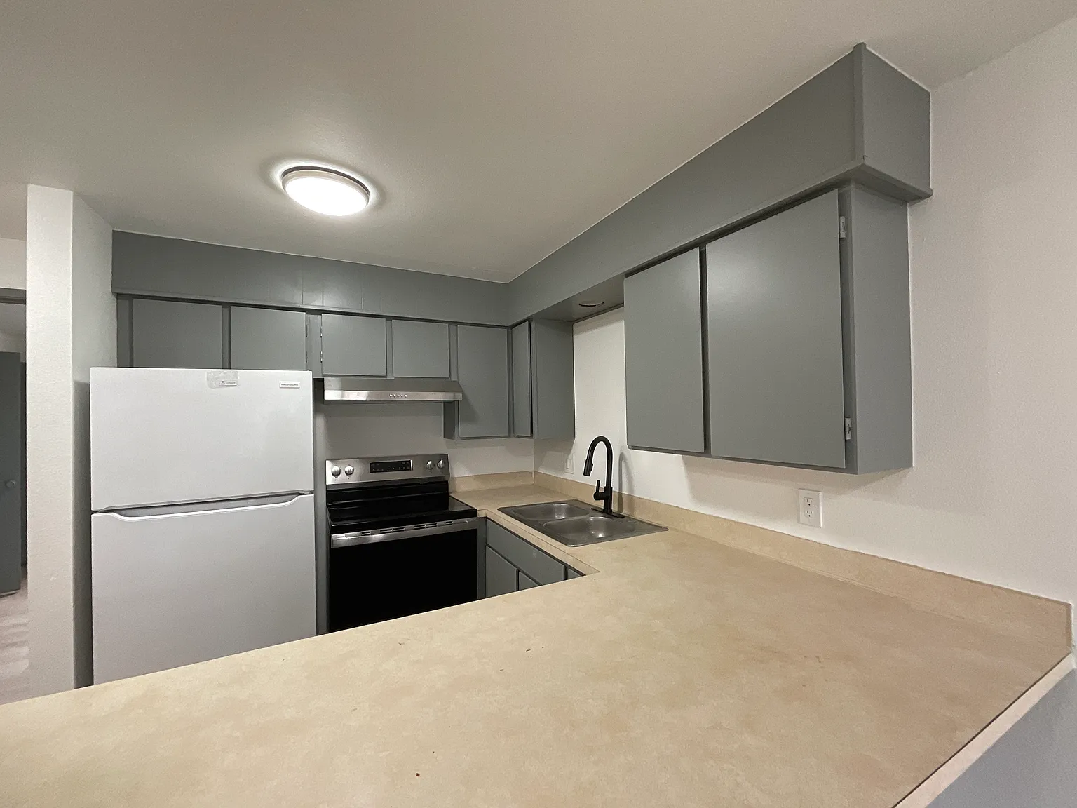 1 bed, 600 sqft, $1,300 — Photo 3