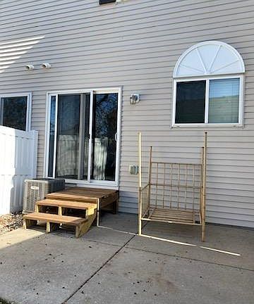 4th image of 2951 Village Cir