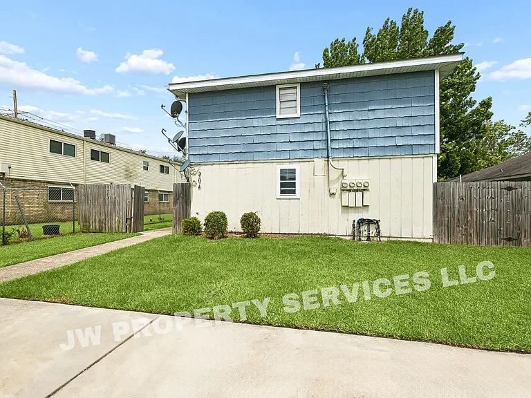 204 Wilker Neal Ave. — Photo 2