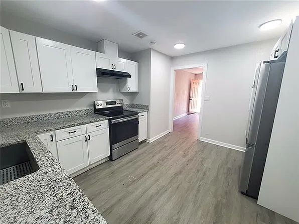 239 W 73rd St #A, Savannah, GA 31405