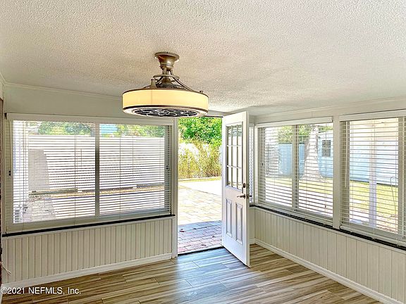 4th image of 1112 Oceanwood Dr N
