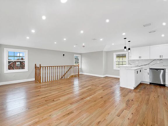 5th image of 118-50 190th St