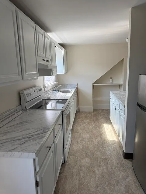 2 bed, 1.0 bath, 910 sqft, $2,300 — Photo 2