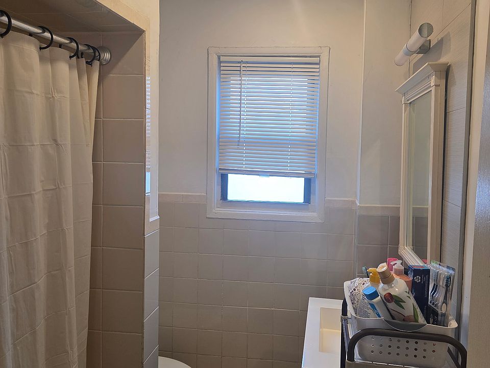 1st image of 2905 Summit Ave APT 3