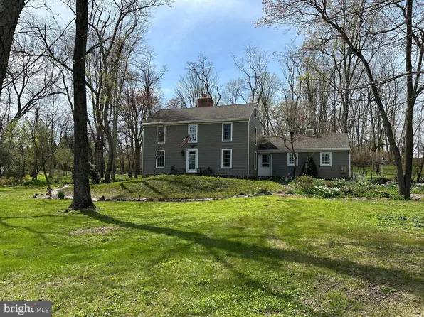 4 Hill Rd, Allentown, NJ 08501