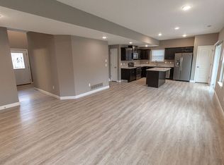 2806 Amberwood Ct, Columbia, MO 65203
