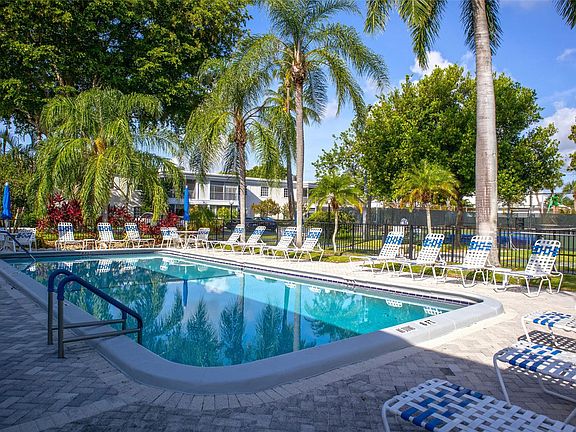 3rd image of 6285 Bay Club Drive #2