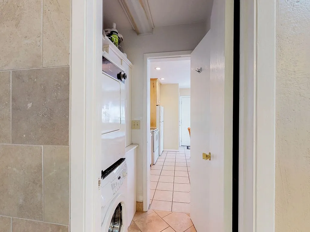 1 bed, 650 sqft, $2,100 — Photo 3