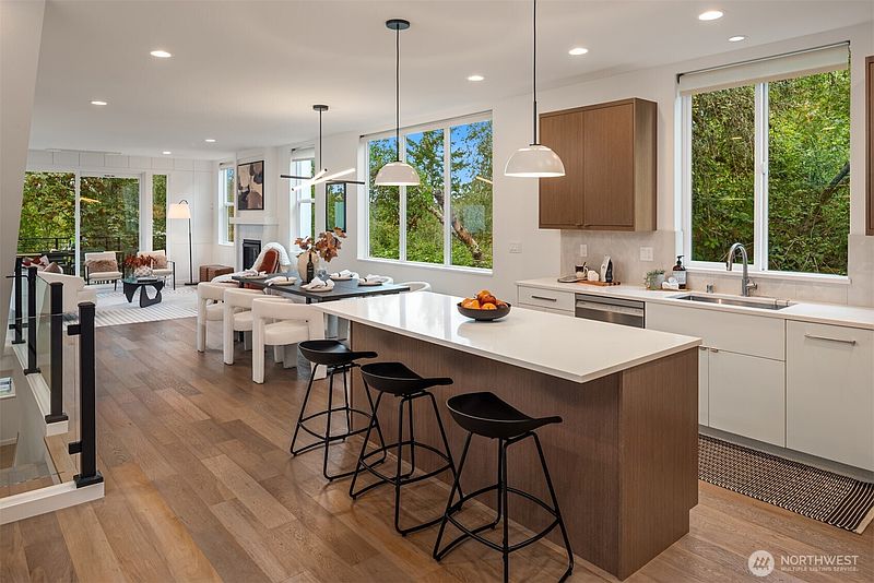 4th image of 5447 21st Avenue SW