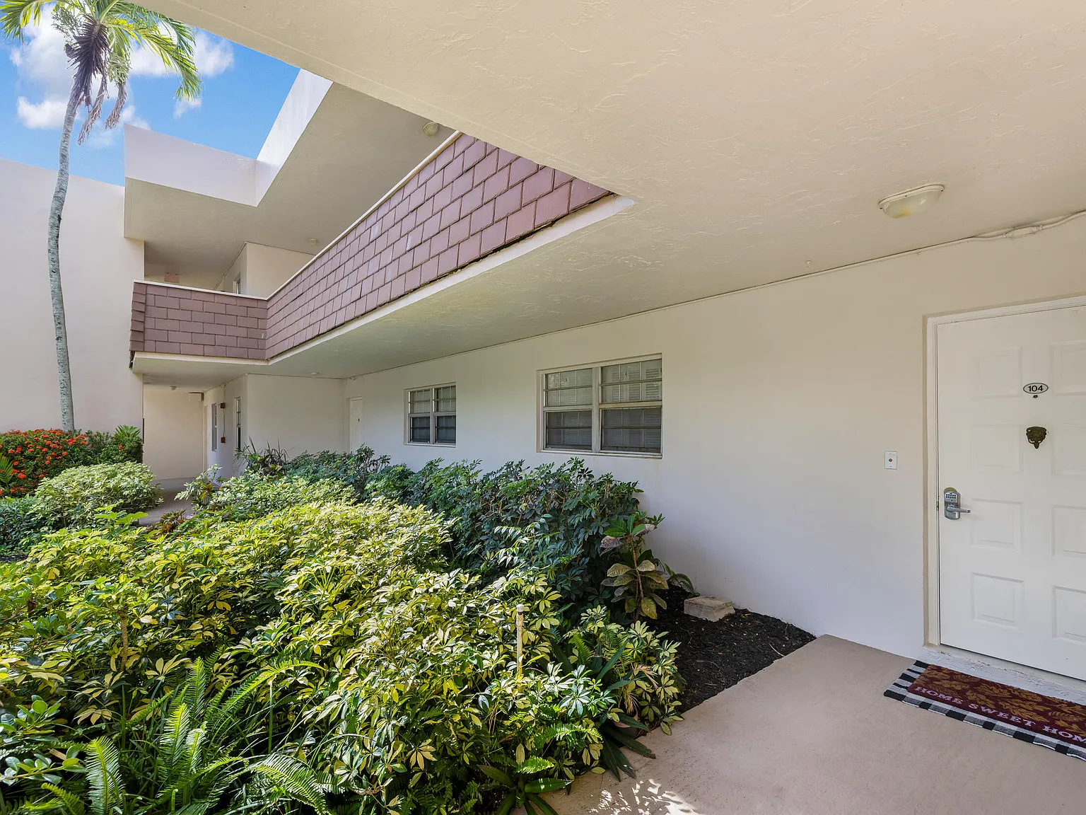 2 bed, 2.0 bath, 1112 sqft, $3,000 — Photo 2