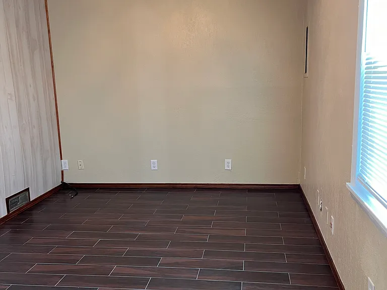 2067 N Columbia Ave — Photo 8
