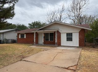 2421 Queensbury Rd, Moore, OK 73160
