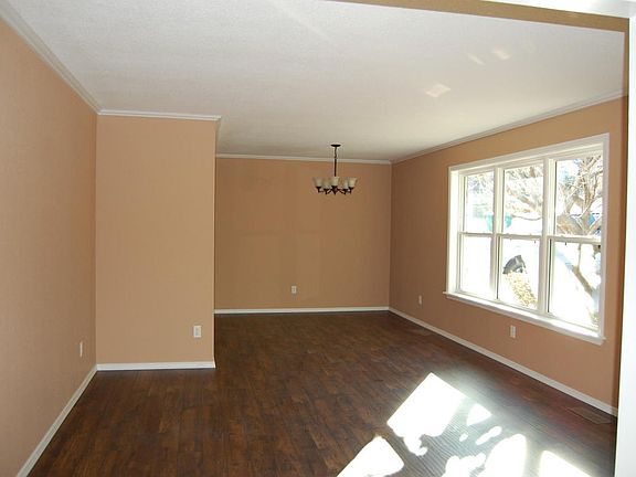 4th image of 401 S Inglewood Ave