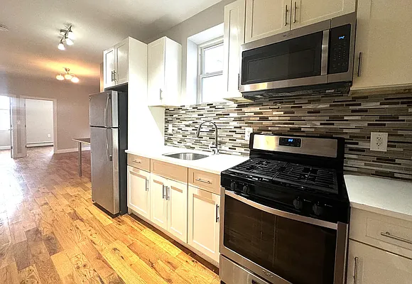 Rented by Pear NYC LLC | media 10