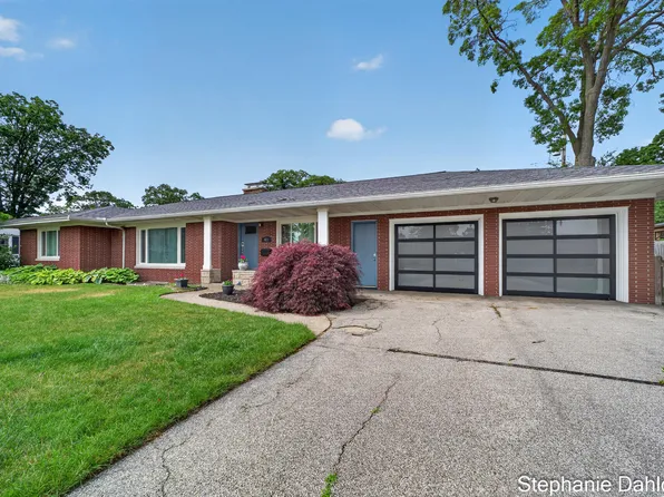 621 E Sunset Dr, Muskegon, MI 49445