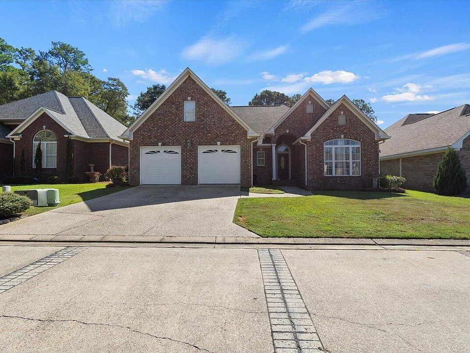 1st image of 7 Twin Oaks Pl