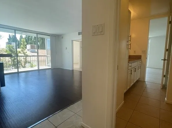 125 N Barrington Ave, 125 N Barrington Ave #Fb3434d04, Los Angeles, CA 90049