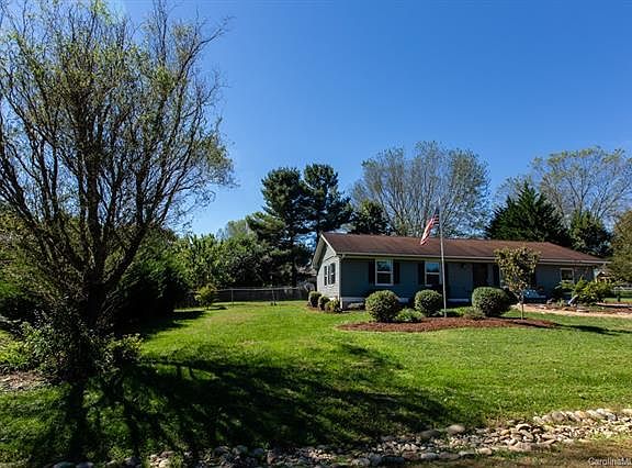 2nd image of 32 W Broadleaf Dr
