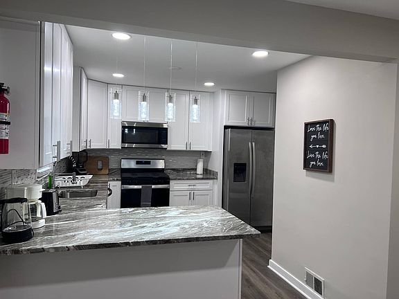 3rd image of 2606 Newton St