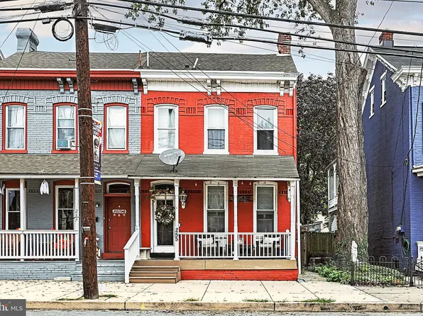 255 N 3rd St, Columbia, PA 17512