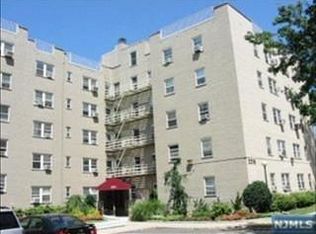 2215 N Central Rd #A2-212A, Fort Lee, NJ 07024