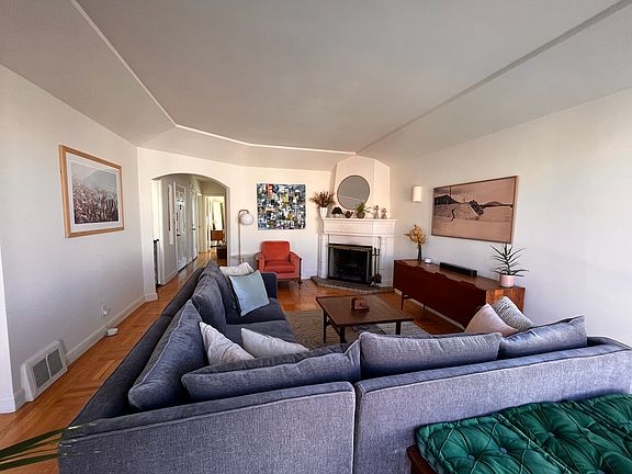 4th image of 2237 Ulloa St