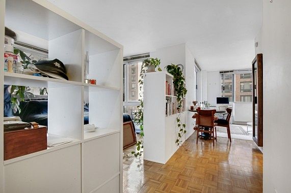 1st image of 1 Irving Pl APT P15g