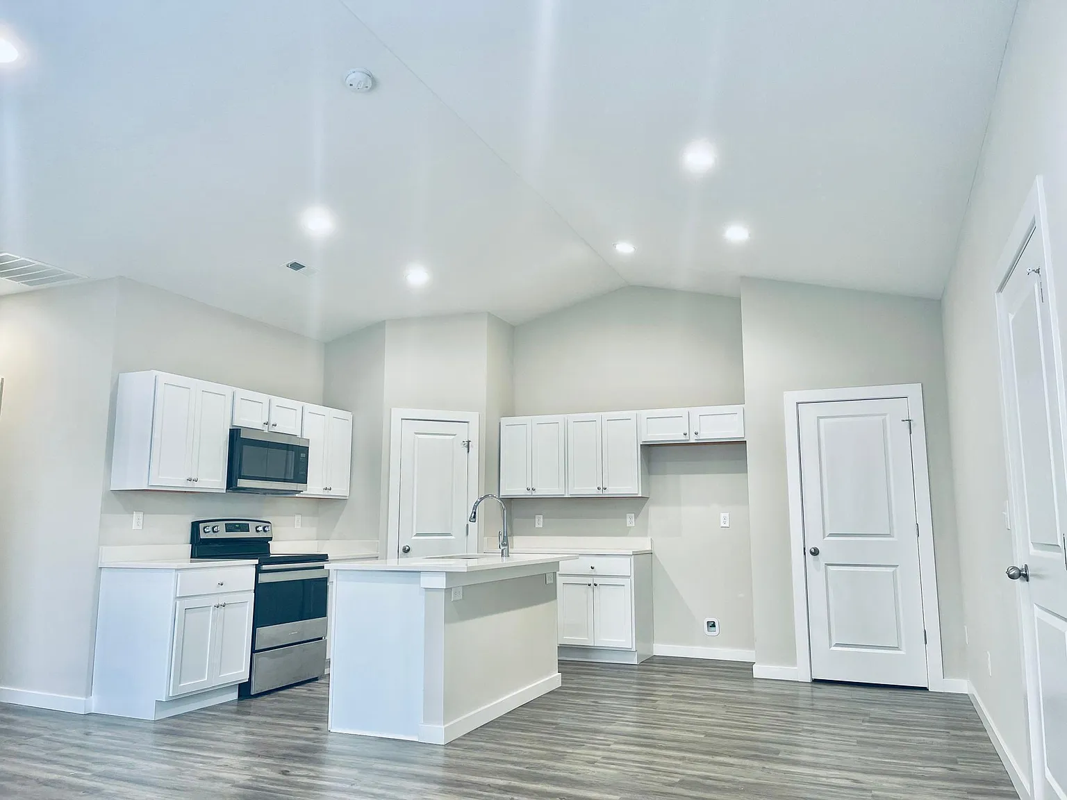 1613 E Redstem Ct — Photo 1