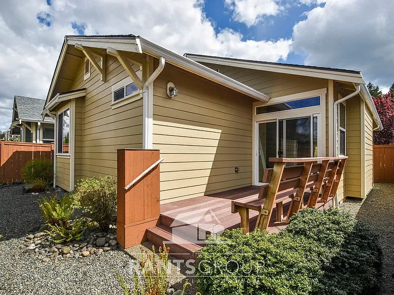 8242 Bainbridge Loop NE — Photo 5