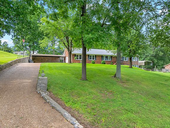 3rd image of 102 Jefferson Dr
