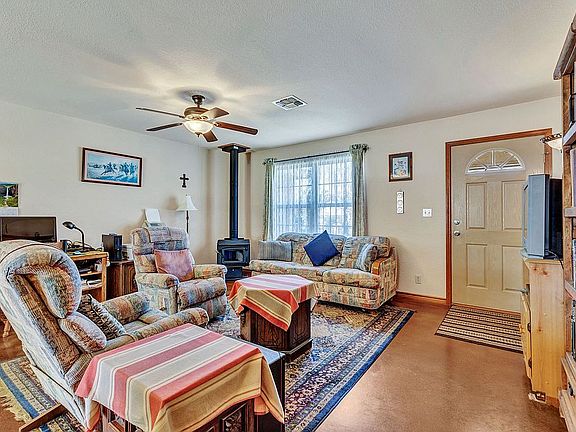 3rd image of 203 Green Oaks Loop