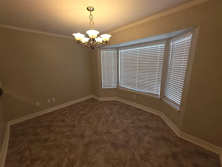 21019 Western Valley Dr — Photo 4