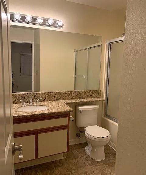 Burbank 300 E. Tujunga - 2-Room Studios — Photo 24
