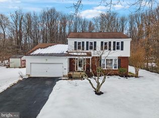 2 Sparrow Ct, Ewing, NJ 08638