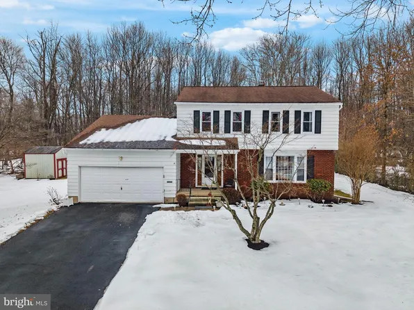 2 Sparrow Ct, Ewing, NJ 08638
