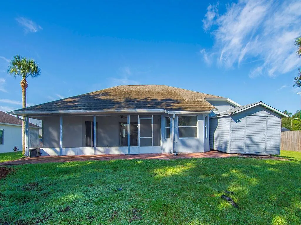 3 bed, 2.0 bath, 1653 sqft, $2,200 — Photo 2