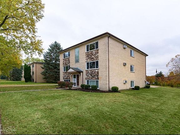 3rd image of 538 Eichler Dr APT 1S