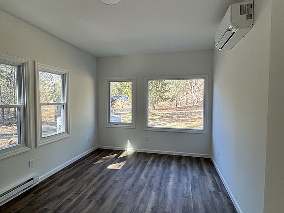 4th image of 123 Evergreen Ln #3
