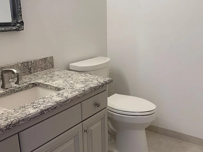 3747 Lincolnwood Dr — Photo 10