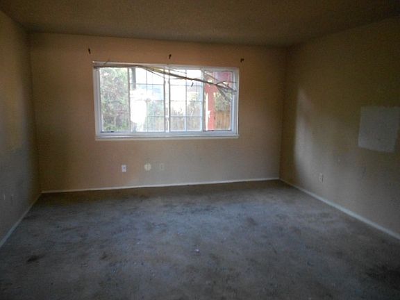 2nd image of 707 W Los Felis Ave