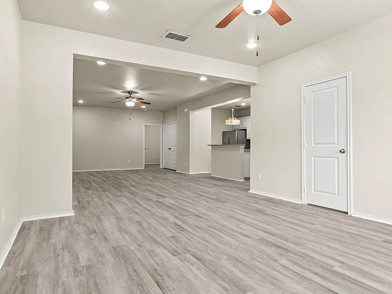 2713 McCart — Photo 3